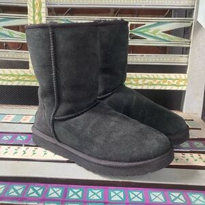 UGG Classic Short 5825 Black Suede Sheepskin Boots Sz 11